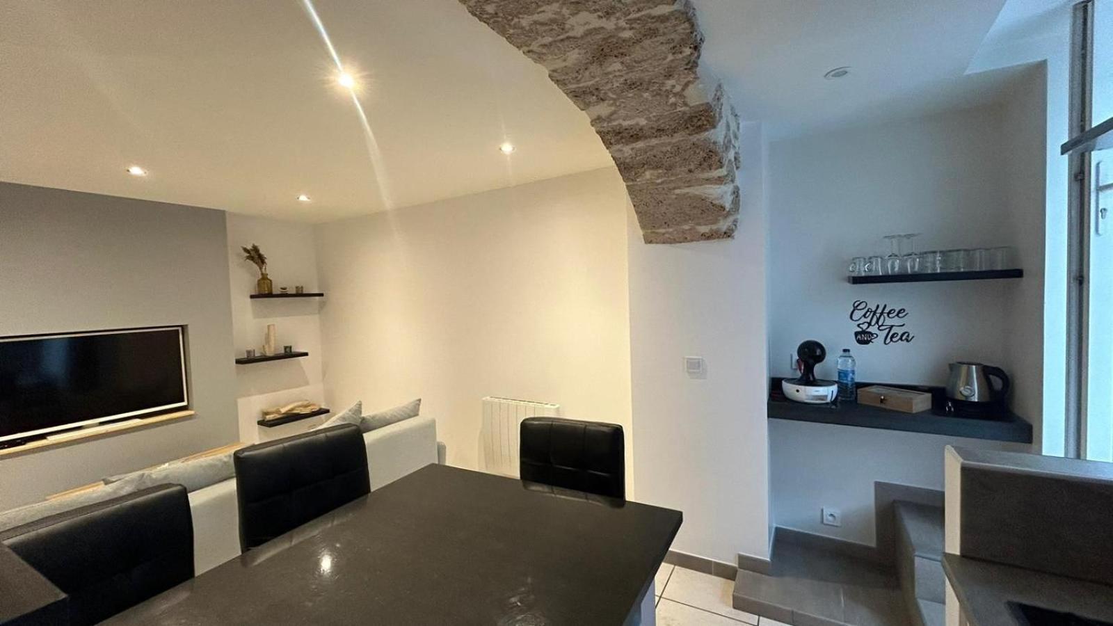 Appartement Paisible Entre Terre Et Mer Cabrieres  Eksteriør billede